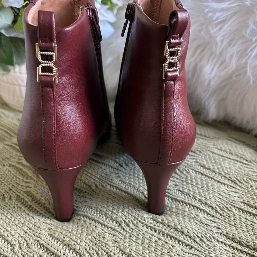 Life Stride Women's Burgundy Ankle Booties